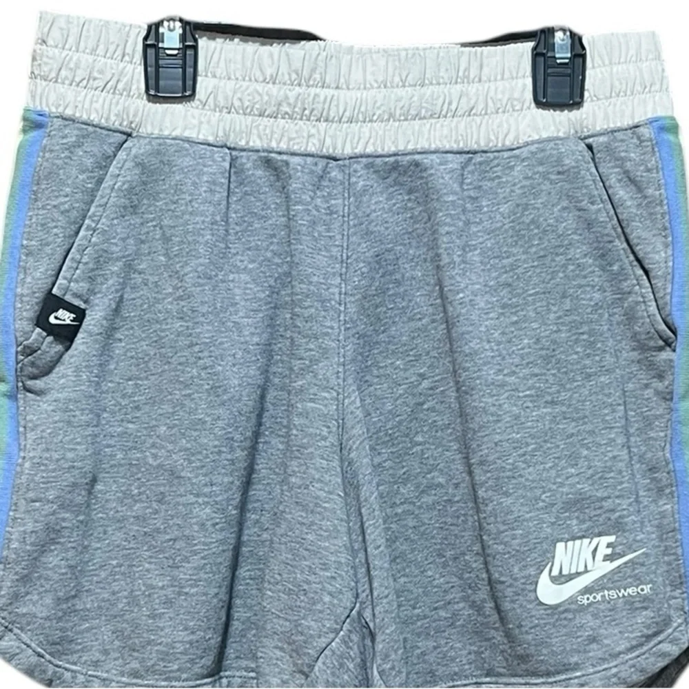 Nike Girls Sportswear Heritage Shorts Carbon Heather Size‎ XL